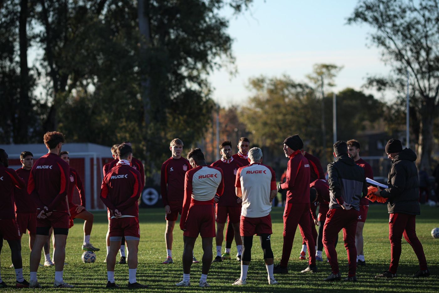 Estudiantes entrenamiento Domínguez