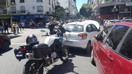un operativo policial convulsiono calle 8 en pleno horario comercial un operativo policial convulsiono calle 8 en pleno horario comercial