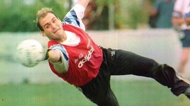 el dia que bilardo echo a islas de un entrenamiento de la seleccion por llegar en moto