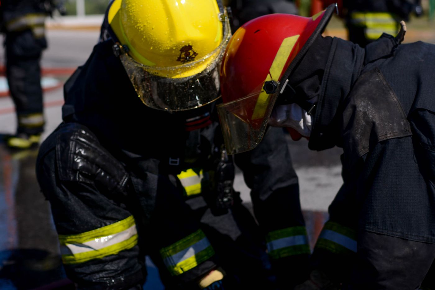 Bomberos trabajaron en el trágico incendio en La Plata. La víctima tenía 14 años