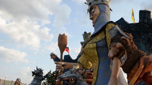 los munecos de fin de ano solo se podran quemar en ramblas de avenidas