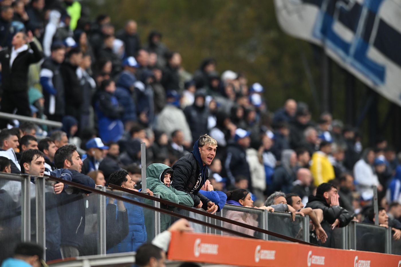 El hincha de Gimnasia se fue enojado por el mal momento.