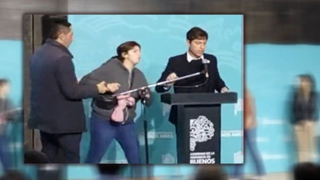 kicillof recibira en su despacho a la mujer que lo increpo en un acto