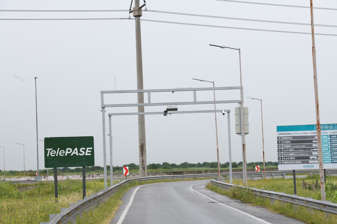 Arcos peaje Villa Elisa (3).jpeg