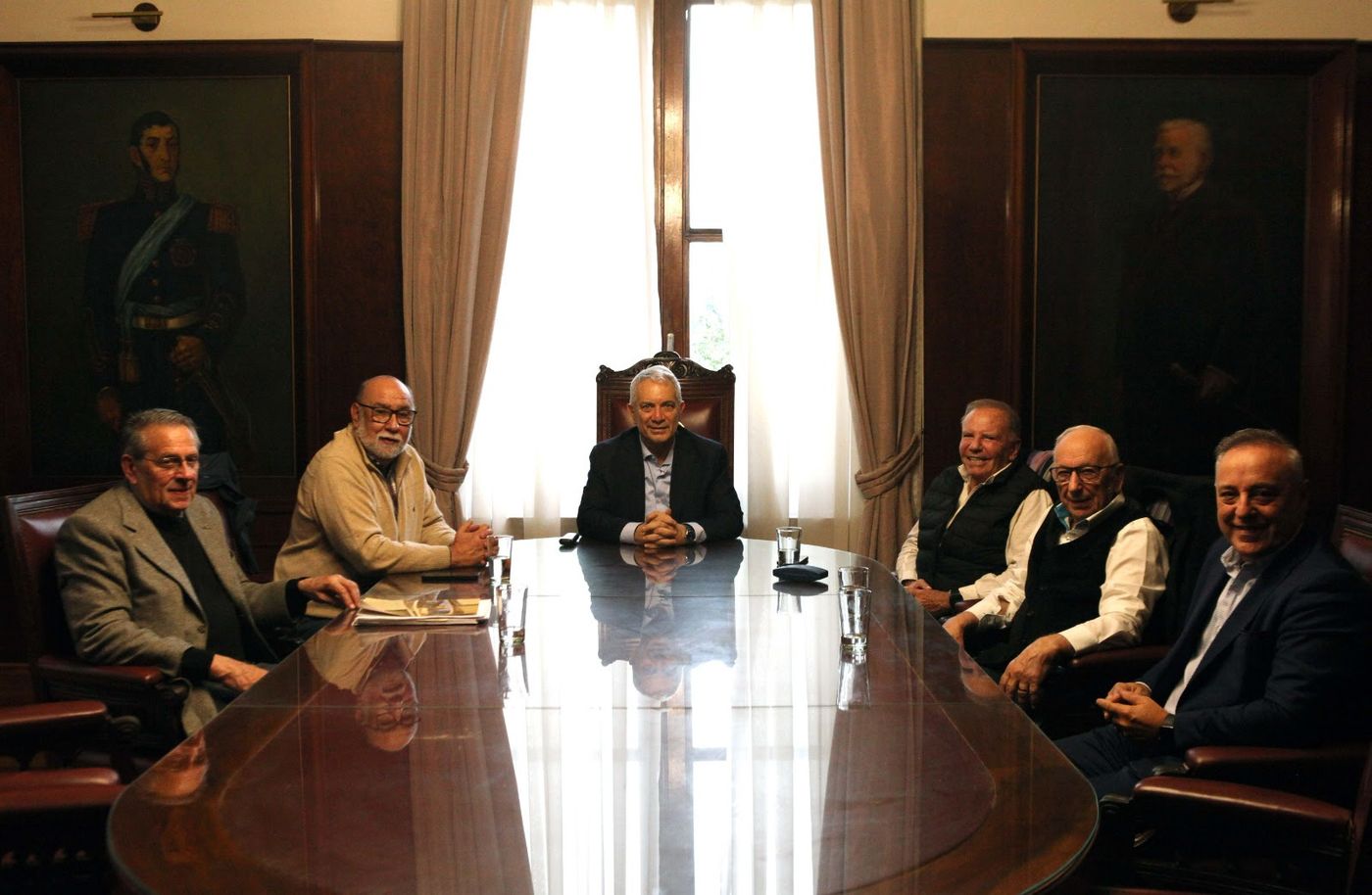 El intendente de La Plata, Julio Alak, se reunión con el titular del Consejo, Francisco Gliemmo y con representantes de la CGT.