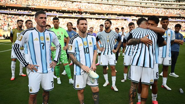 Multitudinaria junta de firmas para que se vuelva a jugar al final del Mundial entre Argentina y España
