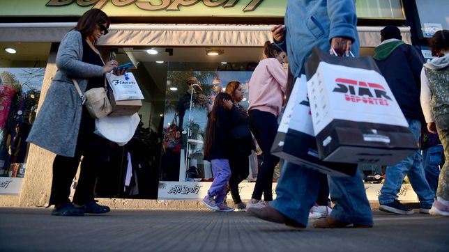 la crisis economica golpea las ventas minoristas de las pymes y caen un 2,6% interanual en agosto