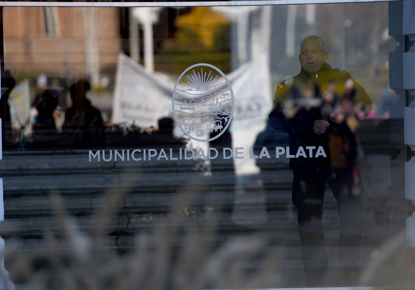 Los cooperativistas causaron serios incidentes en la puerta de la Municipalidad de La Plata