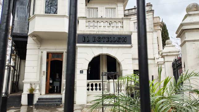 el botellon cerro tras 6 anos en la iconica esquina platense de diagonal 74 y 45