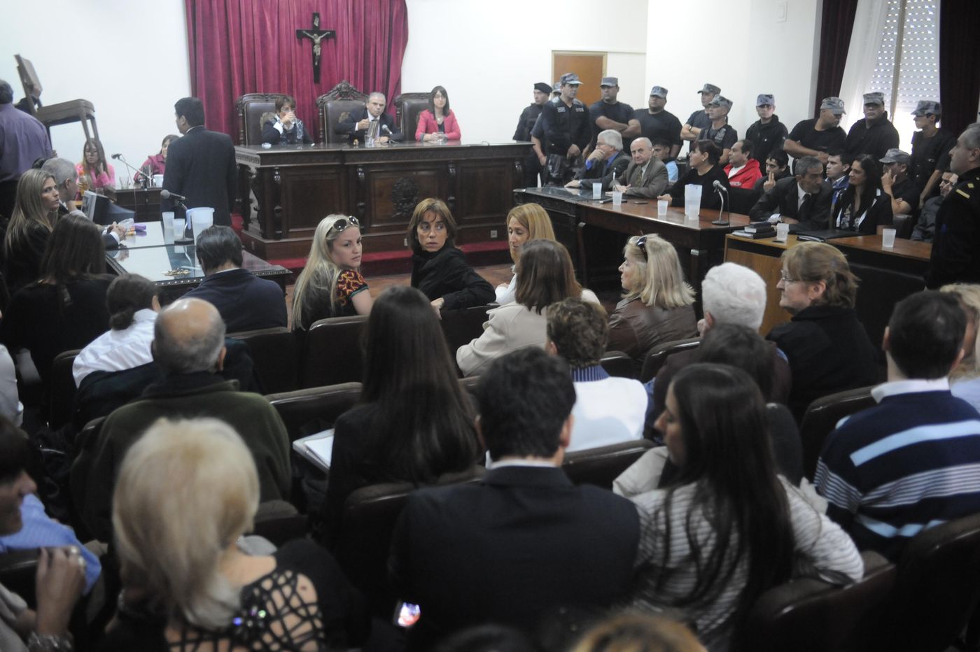 La sala en tribunales en una de las jornadas de juicio. Carolina Piparo en el centro y a la derecha los acusados
