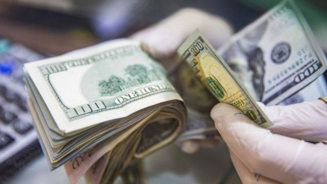 el dolar blue tuvo un nuevo salto en el cierre de la semana y alcanzo los $529