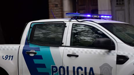 Asaltó un kiosco en Punta Lara, se llevó el celular de la empleada, quiso estafar a los contactos y lo atraparon