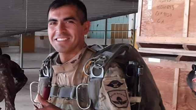 un sargento del ejercito argentino se arrojo en paracaidas pero algo fallo y termino en tragedia