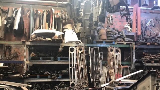 desarticularon un falso desarmadero que ofrecia motores en la plata y berisso