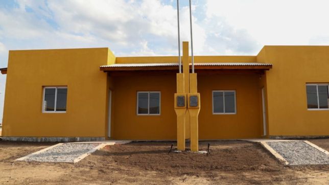 el gobierno entrego viviendas y anuncio obras en el desarrollo urbanistico de castelli