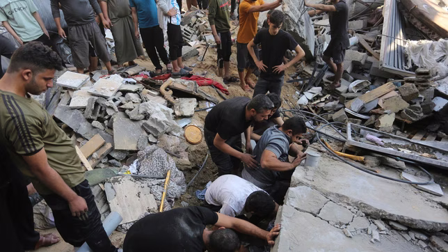 palestina elevo a 8.800 las victimas de los bombardeos de israel y hamas reporto la muerte de siete rehenes