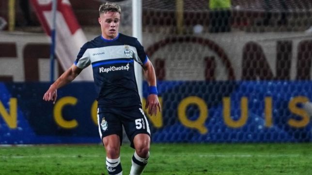 gimnasia perdio ante universitario, quedo eliminado y los jugadores terminaron a las pinas