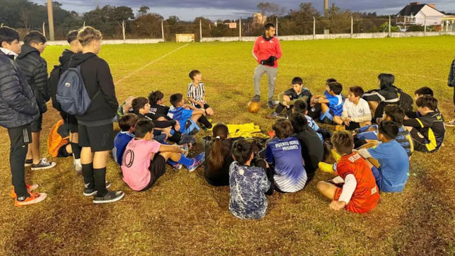 multitudinaria prueba de jugadores de estudiantes en misiones