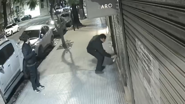 graffitearon un local de la plata soho y quedaron escrachados en un video