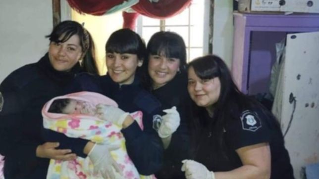 policias heroicas: ayudaron y asistieron en el parto de una adolescente