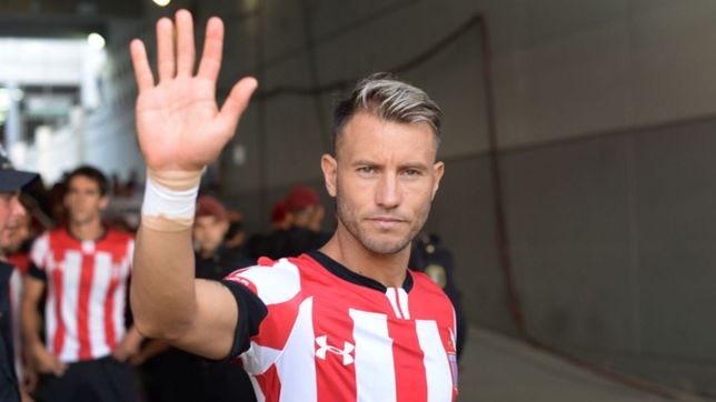 estudiantes: la gata fernandez le envio un mensaje a messi y apunto contra los ?anti-messi?