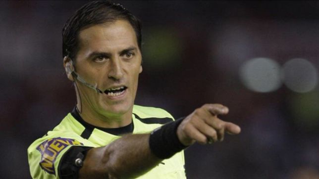 el platense vigliano desaprobo: no cobro un penal y se olvido de llevar las tarjetas rojas