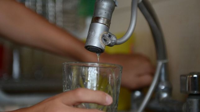 realizan trabajos en la red y faltara agua en varias zonas de la plata