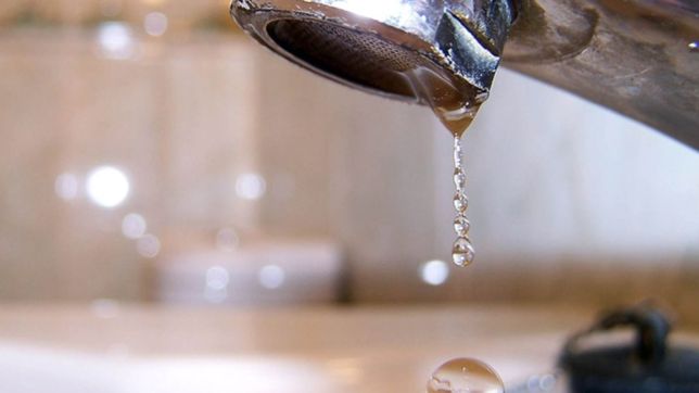 en medio del calor y la falta de agua, absa anuncio obras que podrian disminuir la presion