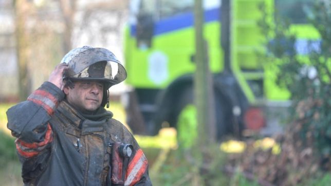 un hombre con problemas psiquiatricos incendio la casa de su hermano en la plata