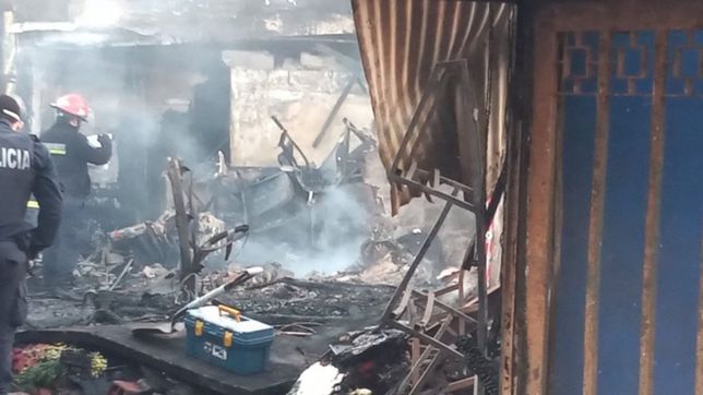 llamas, pedido de ayuda y un rescate: los detalles del tragico incendio en ensenada