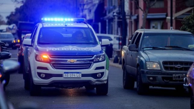 salio a pasear a su perro y dos motochorros le dieron un culatazo para robarselo