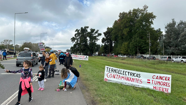 vecinos de la plata y la region volvieron a manifestarse en ruta 2 contra las termoelectricas