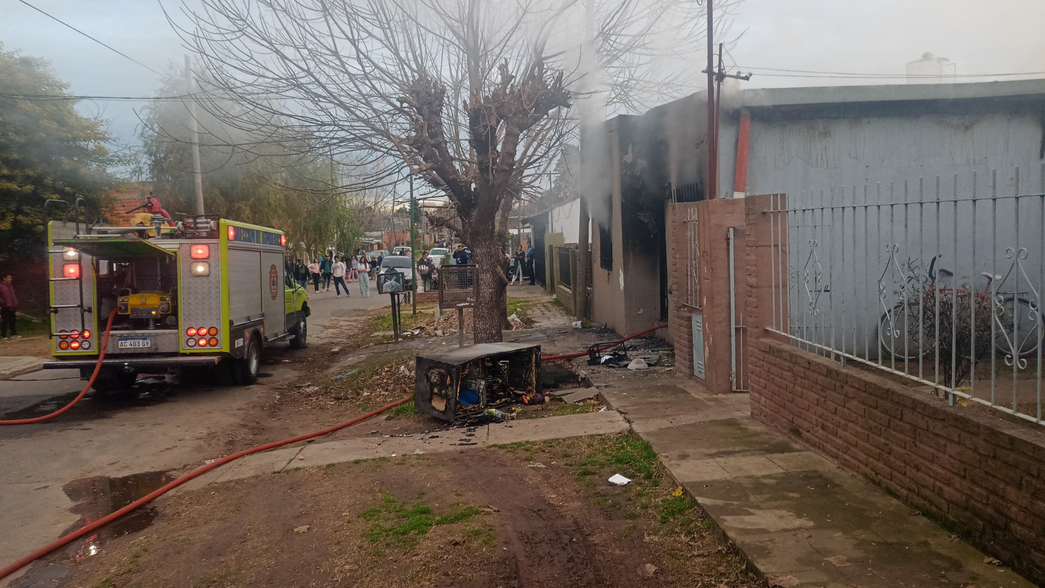 Un gato murió en medio de un incendio que arrasó con una casa en Altos de San Lorenzo