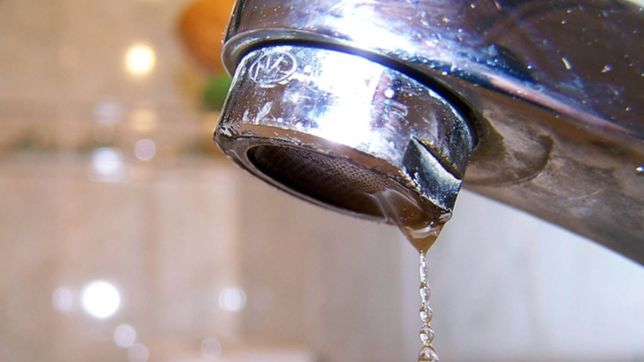 absa realiza obras y aviso que podria faltar agua en la zona norte de la plata