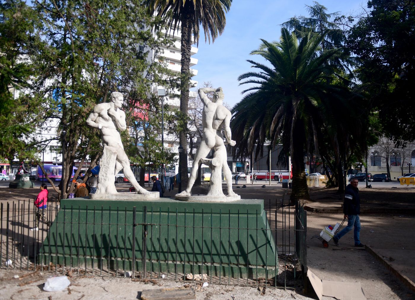 Los monumentos de Plaza San Martín serán restaurados en el marco de las obras que llevará adelante la Municipalidad de La Plata.