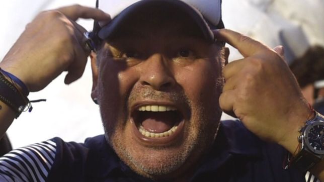 video: el enojo de maradona en pleno partido de gimnasia a puertas cerradas por el coronavirus