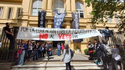 Estudiantes tomaron el Liceo de la UNLP para reclamar contra el veto que debate Diputados