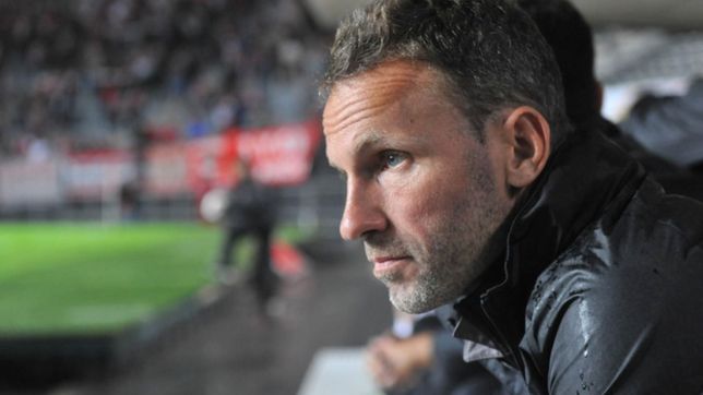 bernardi sigue, en estudiantes pero con una condicion