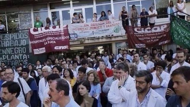el paro de medicos bonaerenses afecta la atencion en los hospitales de la ciudad
