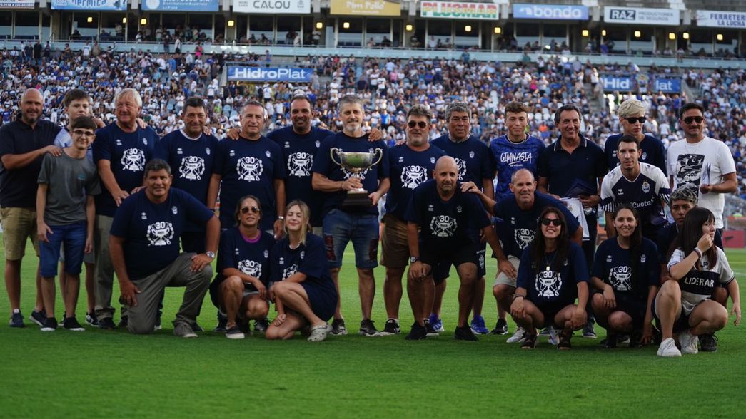Emotivo homenaje de Gimnasia a los campeones de la Copa Centenario