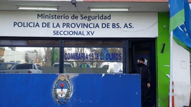 un nene entro llorando a una comisaria de la plata y conto que en su casa lo golpeaban