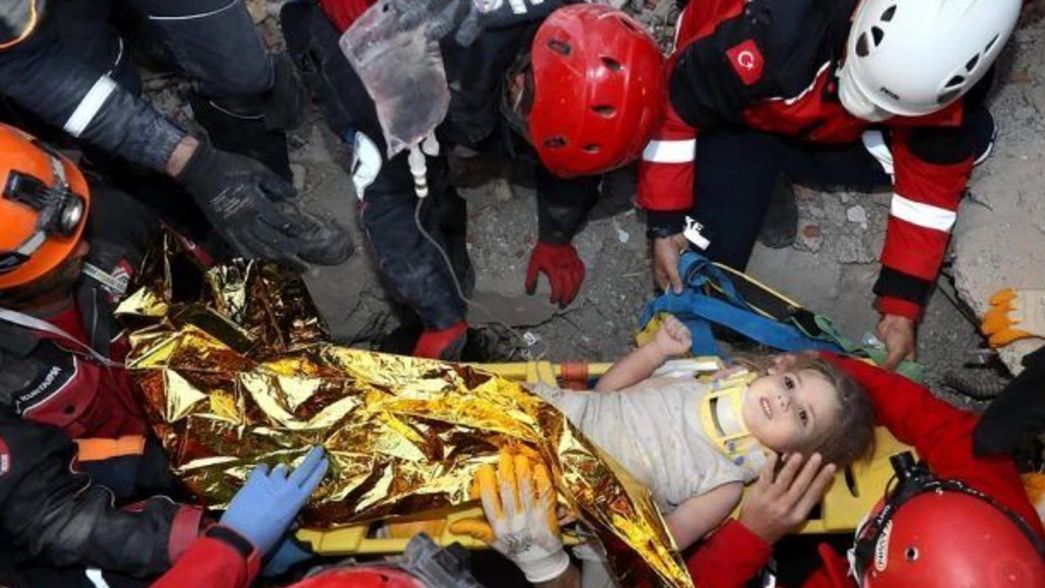 VIDEO: El increíble rescate de una nena que pasó 91 horas atrapada tras un terremoto