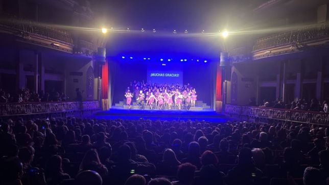 el coliseo podesta levanto el telon y abrio la temporada con 80 artistas en escena