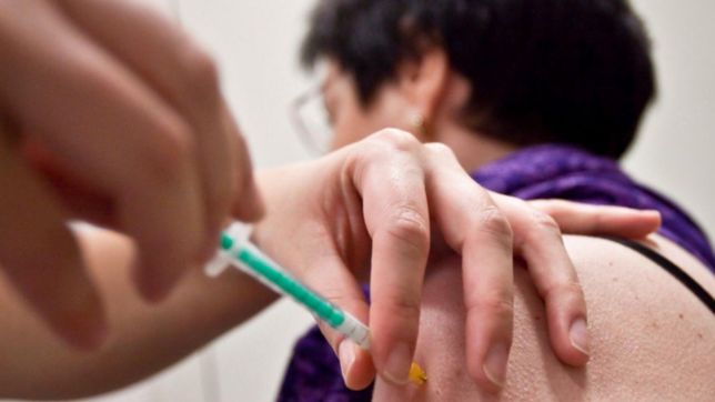 restringiran la aplicacion de vacunas antigripales en la plata para priorizar a los grupos de riesgo