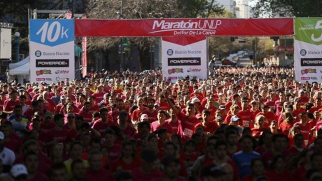 la marea roja copo las diagonales: mas de 11 mil atletas corrieron la maraton de la unlp