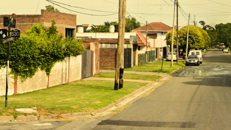 Un jubilado tropezó mientras hacía actividad física y tres ladrones lo asaltaron en plena calle Un jubilado tropezó mientras hacía actividad física y tres ladrones lo asaltaron en plena calle