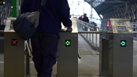 Implementaron patrullas de control en el ramal La Plata del Tren Roca y ya multaron a 16 mil pasajeros Implementaron patrullas de control en el ramal La Plata del Tren Roca y ya multaron a 16 mil pasajeros