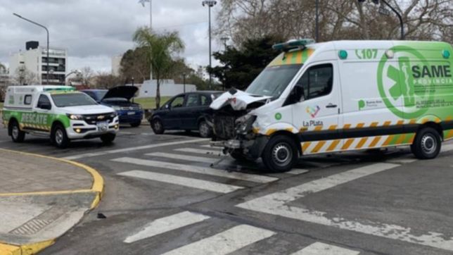 brutal choque de una ambulancia del same que trasladaba un paciente en clave roja