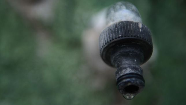 absa anuncio obras y podria haber menos presion de agua en un barrio de la plata