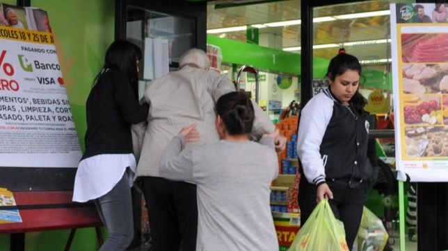 arranco el ultimo supermiercoles de julio con descuentos del 50%